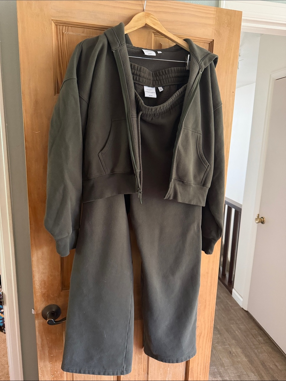 Aritzia Sweatfleece Boyfriend Fit Cozy Fleece in Deep Olive
